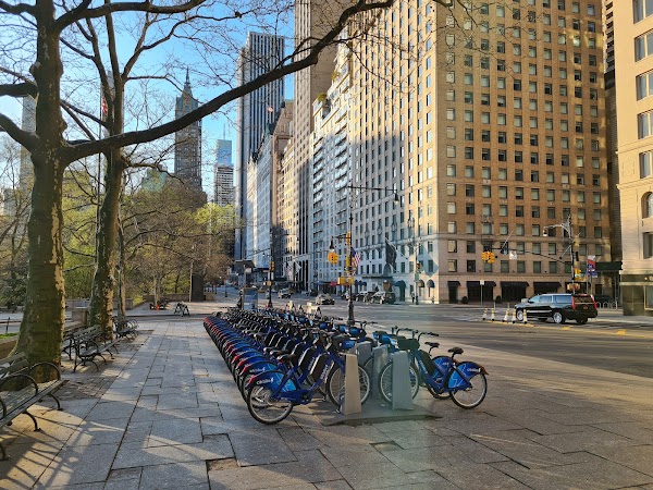Citi Bike: Central Park S & 6 Ave